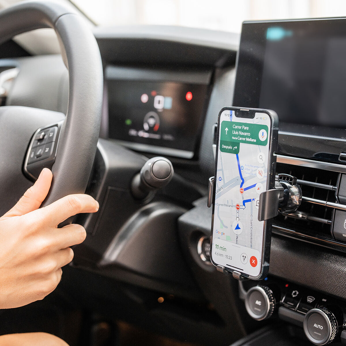 Gripzo Wireless Car Mount — Charge & Drive