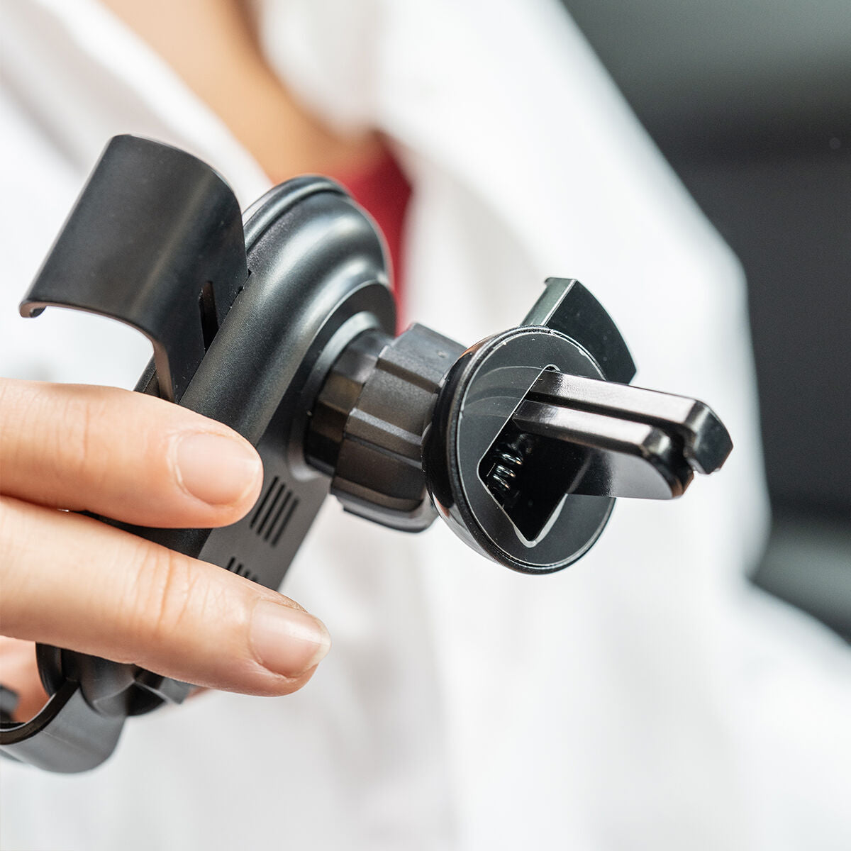 Gripzo Wireless Car Mount — Charge & Drive